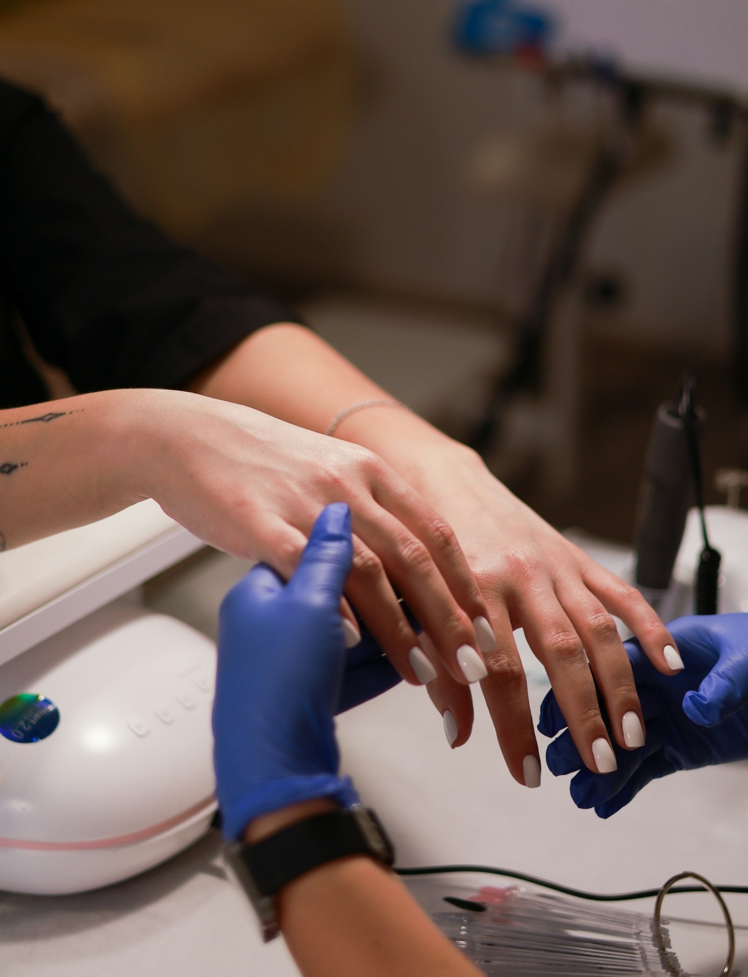 Errores comunes al aplicar productos químicos en uñas